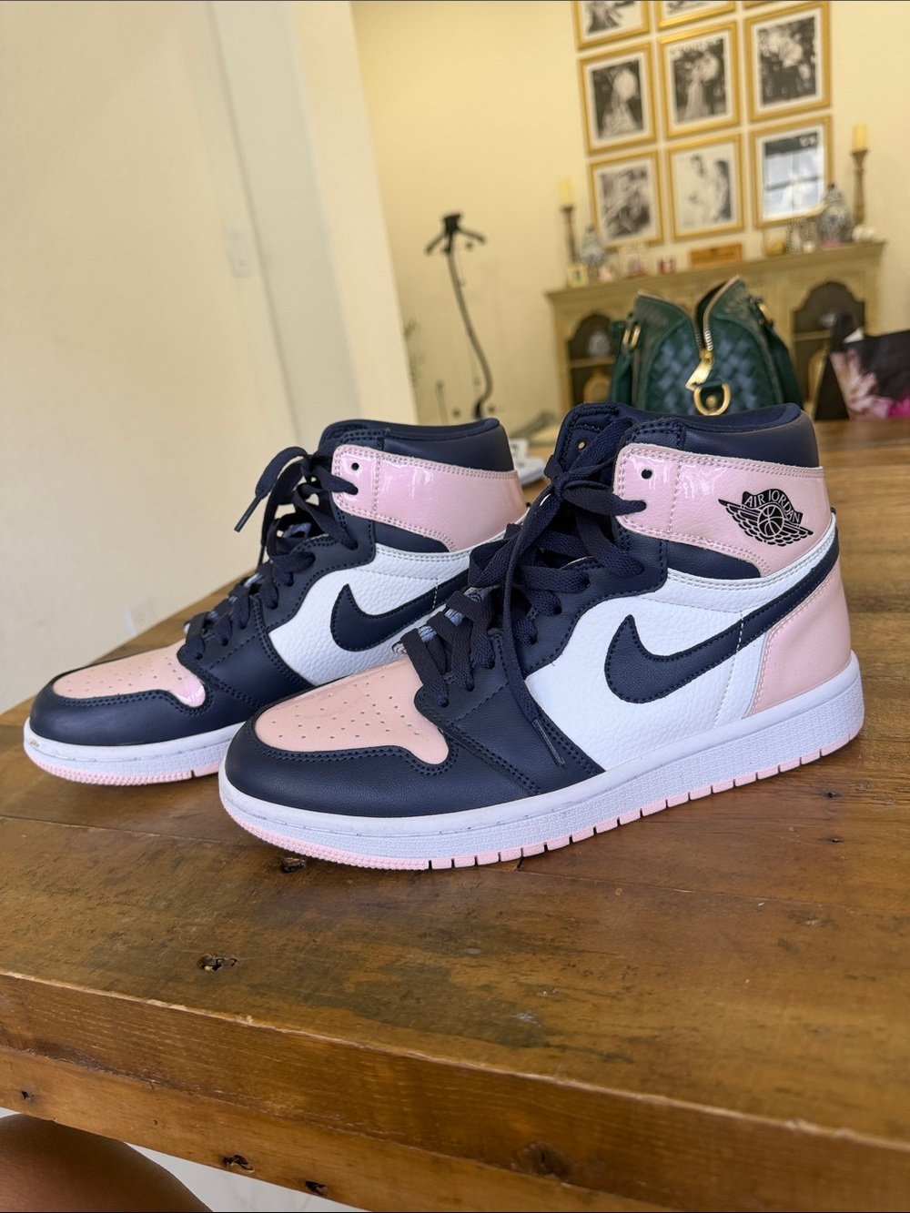 Air Jordan 1 Retro High OG SE Sneakers with Navy and light pink Patent Leather